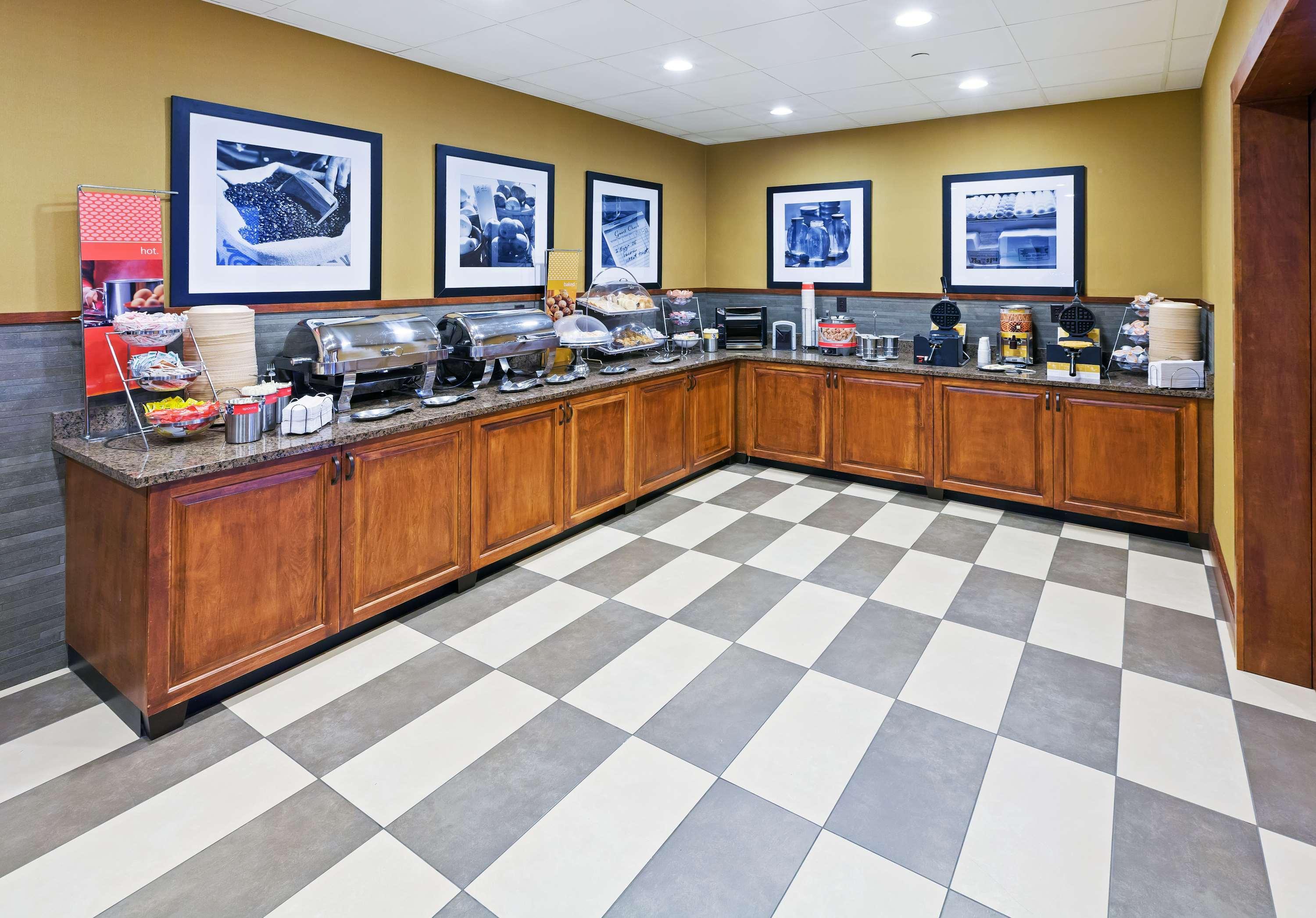 Hampton & Dallas-mesquite Hotel 3*
