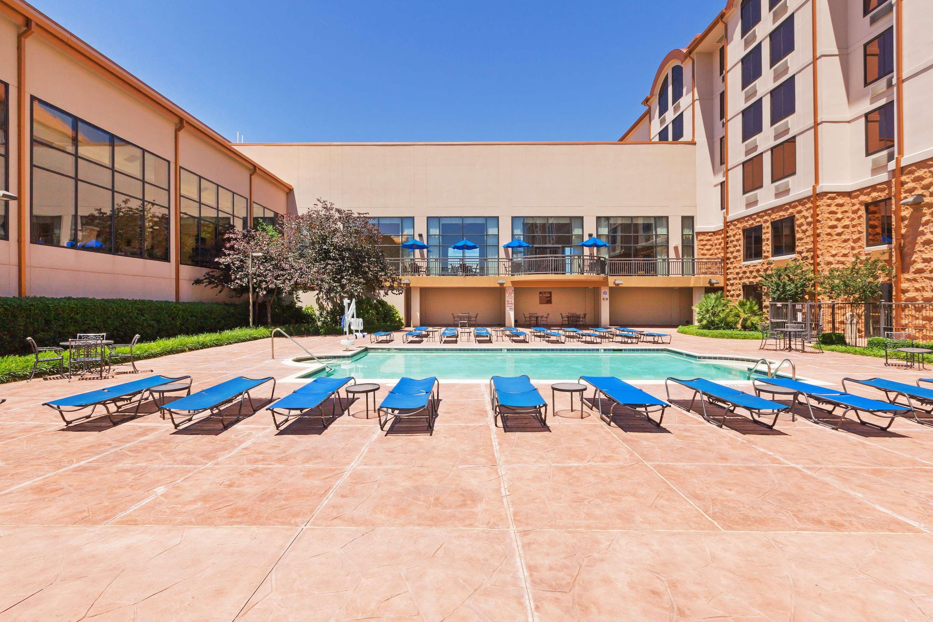 Hampton & Dallas-mesquite Hotel