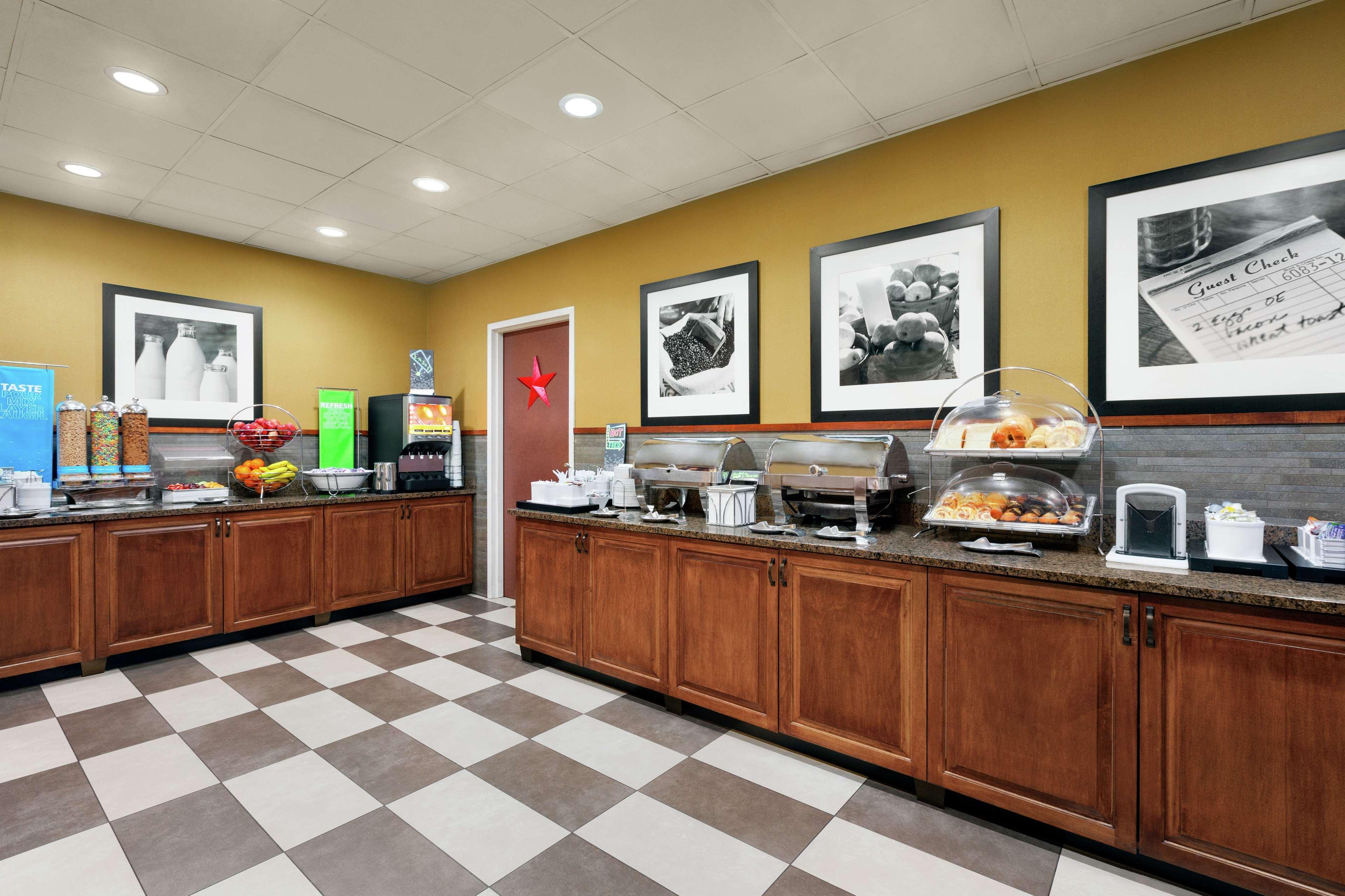 Hampton & Dallas-mesquite Hotel 3*