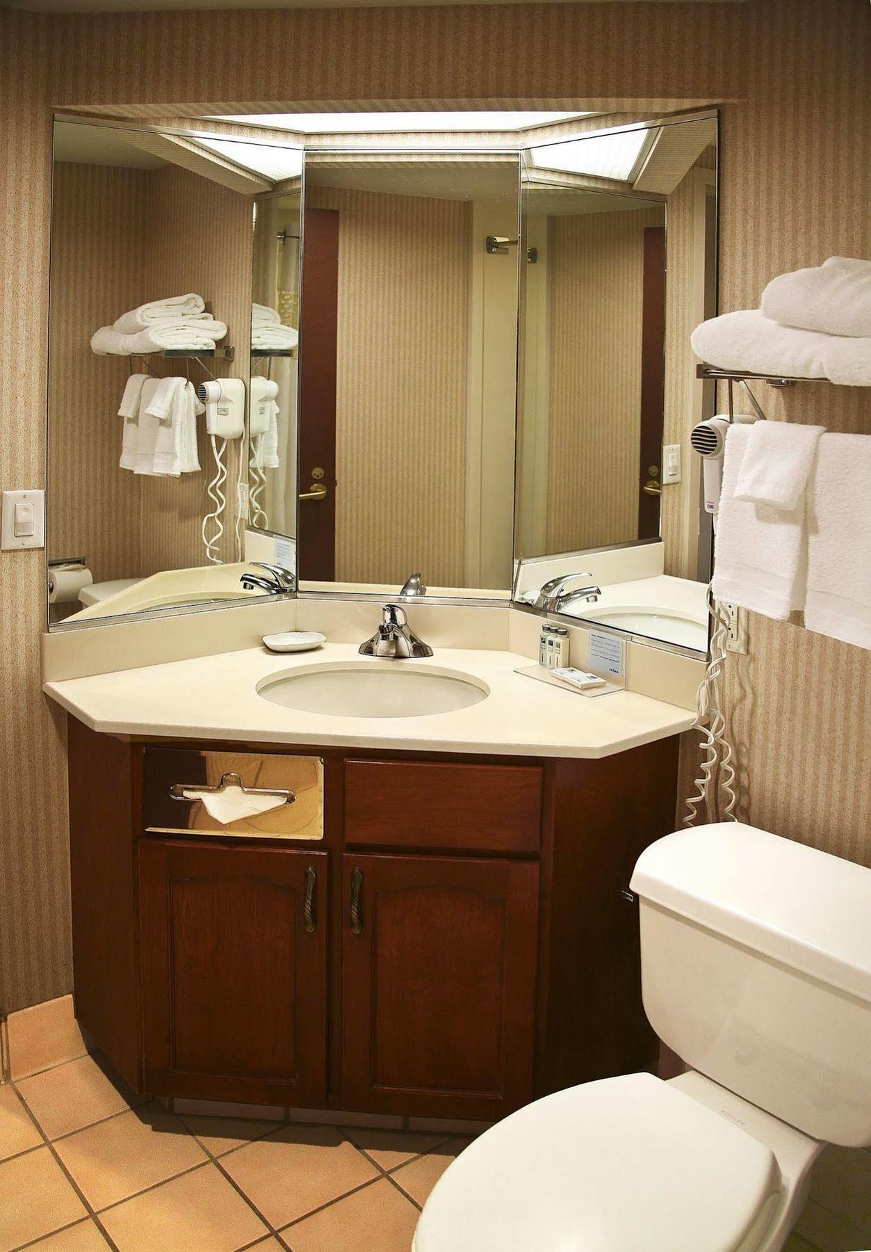 Hampton & Dallas-mesquite 3*